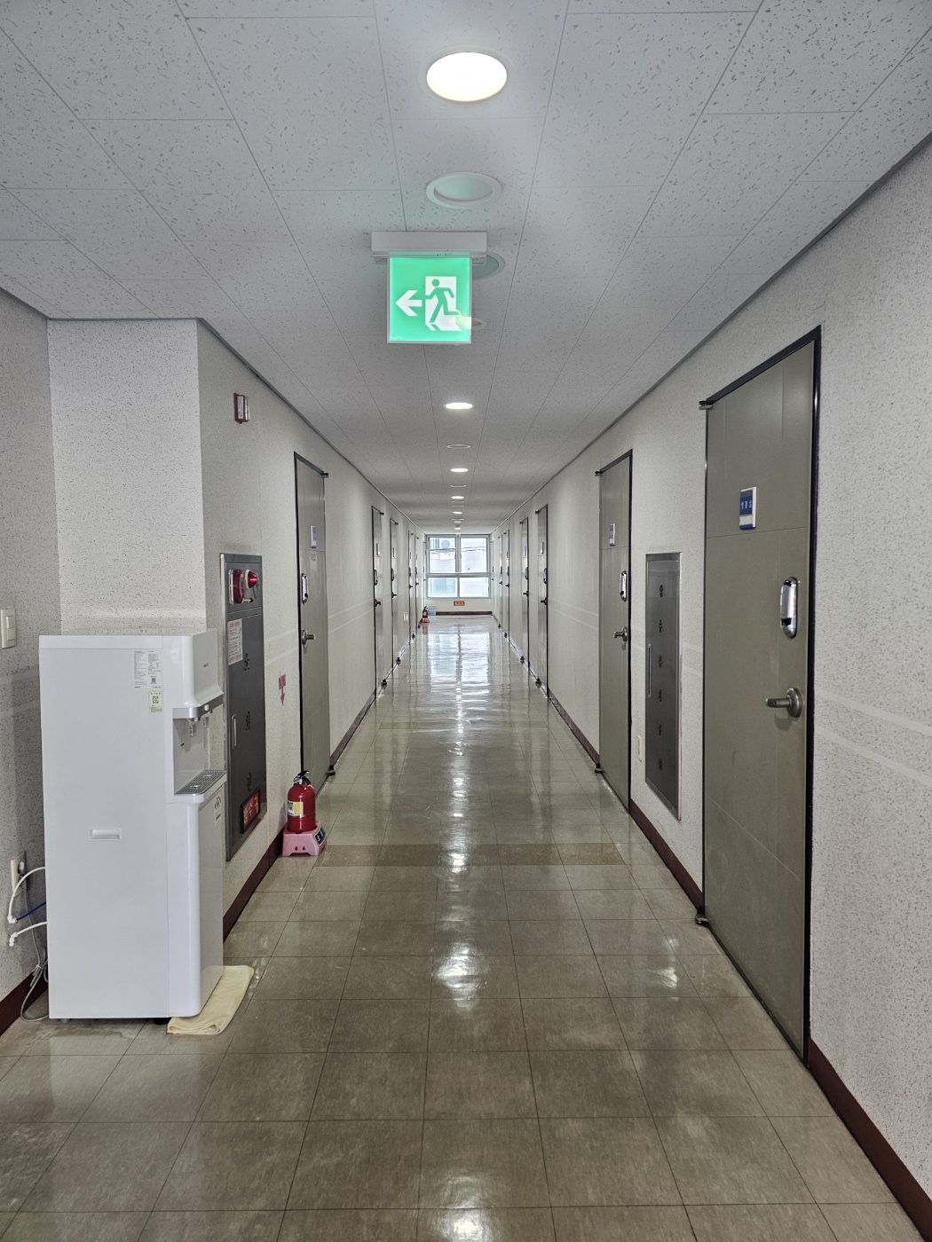 구덕관 복도 첨부 이미지