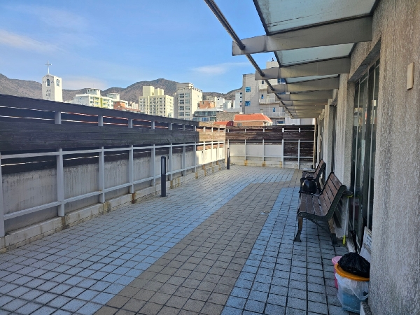 구덕관 3층 흡연실 대표이미지