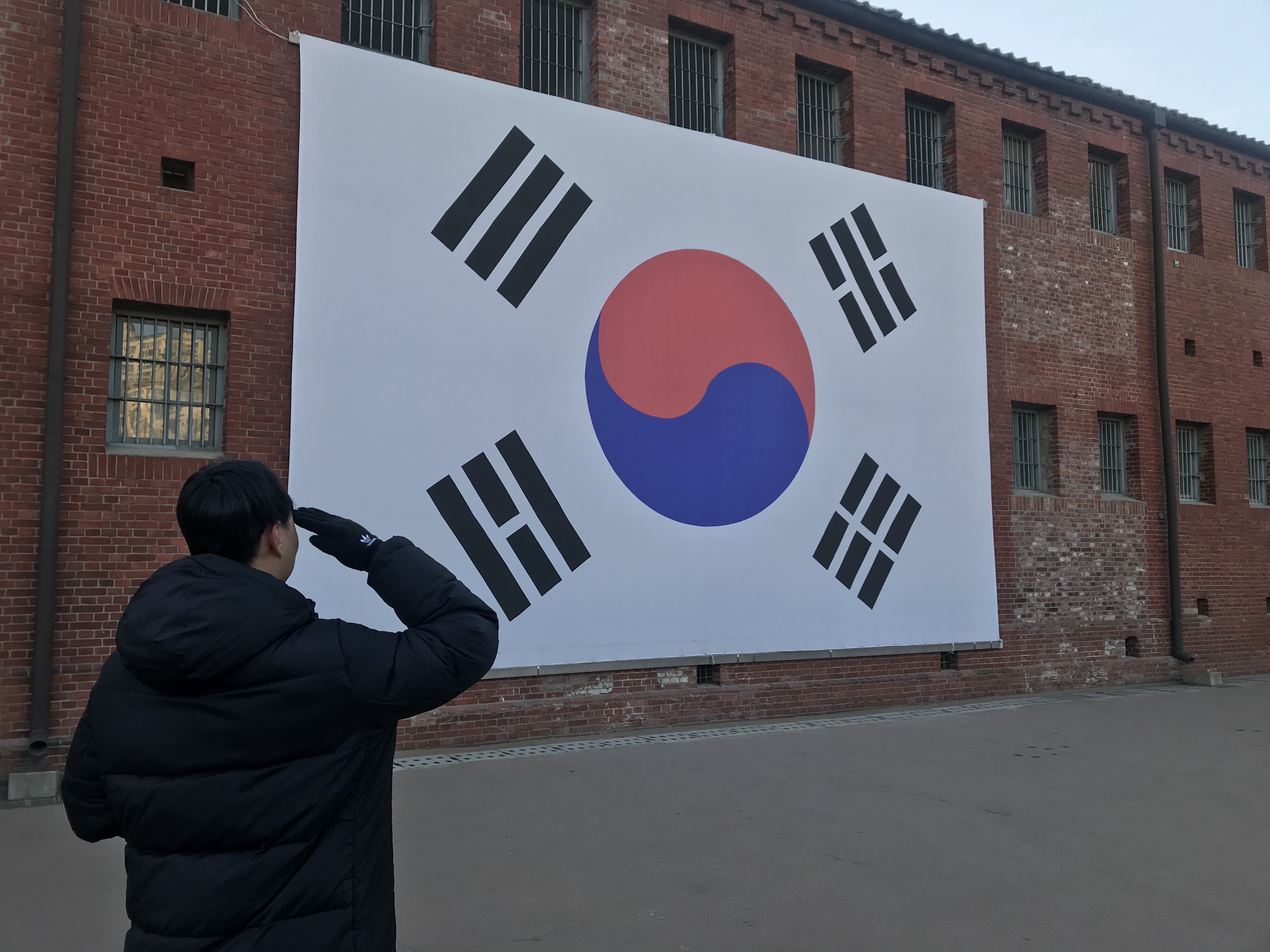 과거 100년을 돌아보고 미래 100년을 생각한다. (부제: 과거와 미래를 잇다) 첨부 이미지
