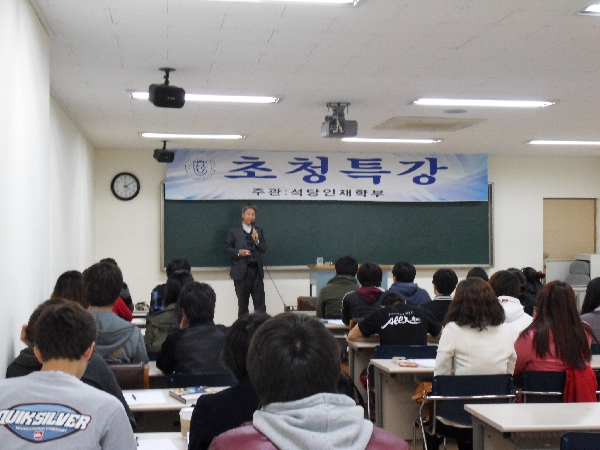 <특강> 리더로서의 대학생활과 봉사활동의 의미 대표이미지