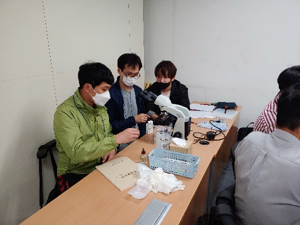 나무의사 4기 수목병리학 실습 모습 대표이미지