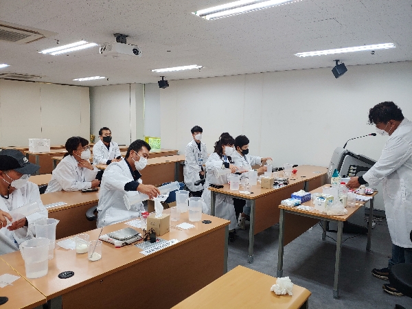 수목치료기술자 2기 농약학 실습 모습 대표이미지